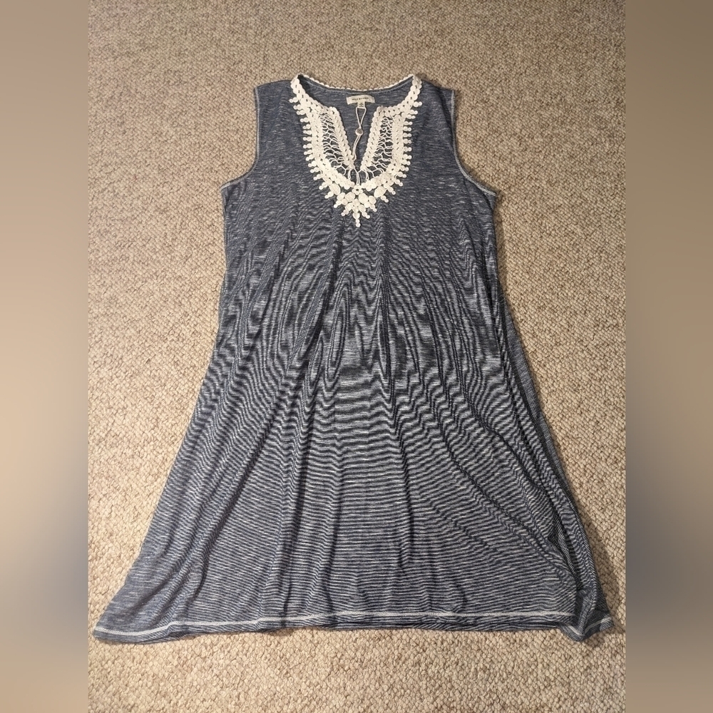 MAX studio, size M, Navy and white